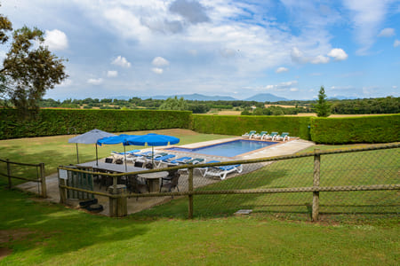 casa rural Can Guinau piscina 1