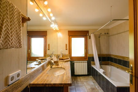 casa rural Can Salva baño 2