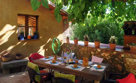 casa-rural-riudecos-agroturisme-masover-terraza-exterior